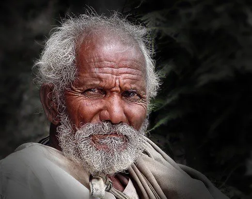 Por qué la gente pierde estatura al envejecer?