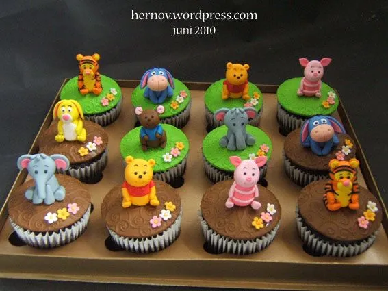 Ghita's WINNIE THE POOH Cupcakes | hernov patisserie