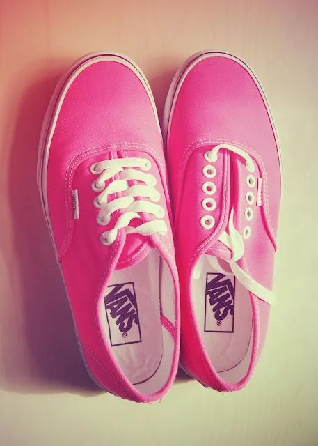 Girls Wear Vans :]