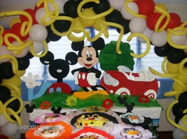 Decoración de globos de Mickey Mouse para cumpleaños de 1 año - Imagui