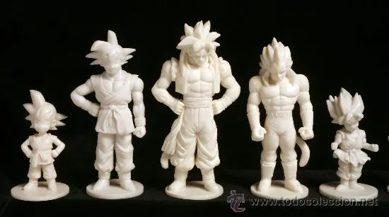 GOKU-FAMILIA 15 FIGURAS- DE PLASTICO PARA PINTAR-1996-BS.STA