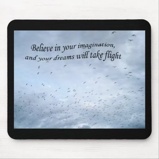 Golondrinas de mar reales de la graduación en vuel pegatina de Zazzle.