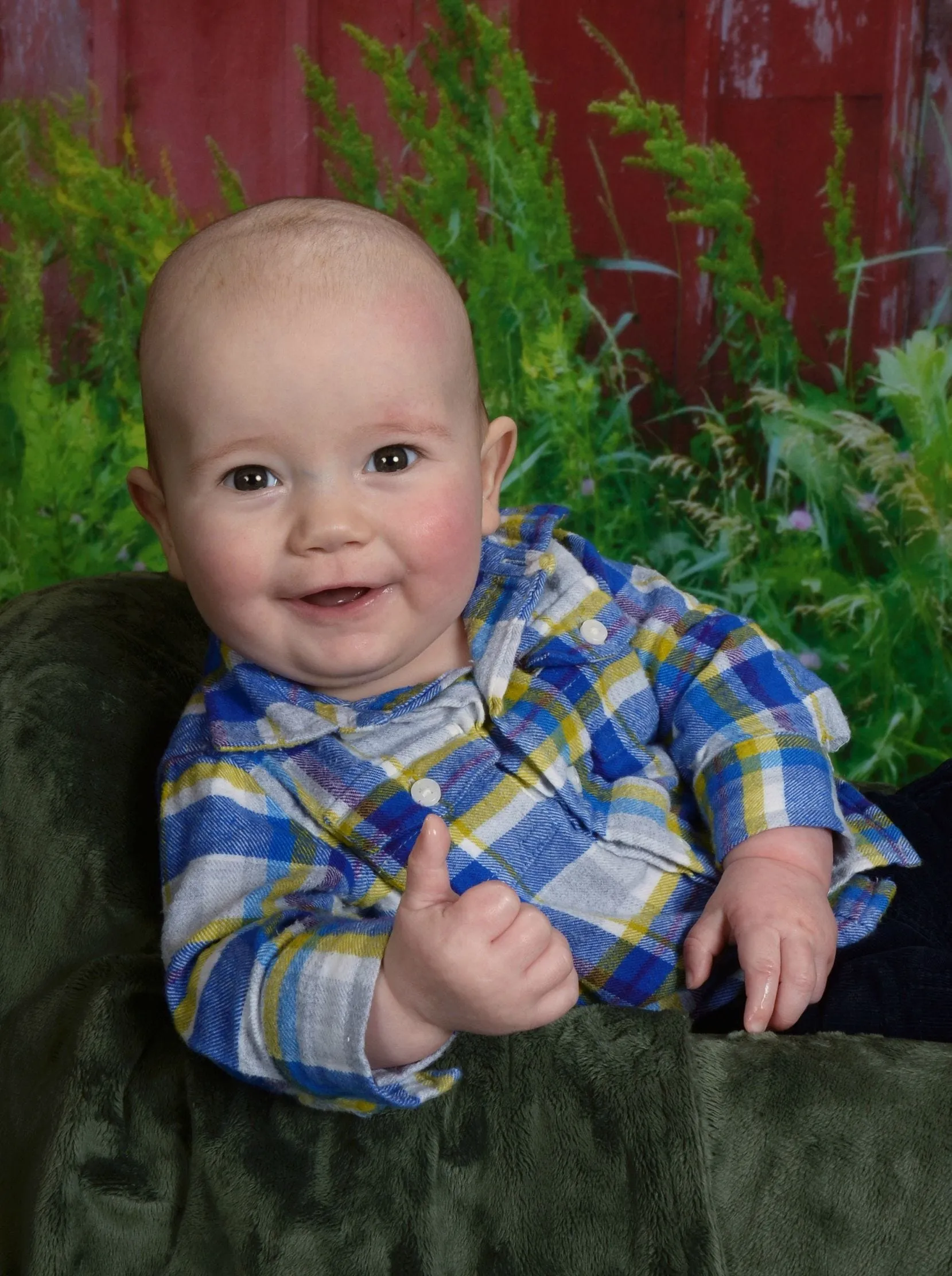 Good guy baby' thumbs-up photo rules the Internet