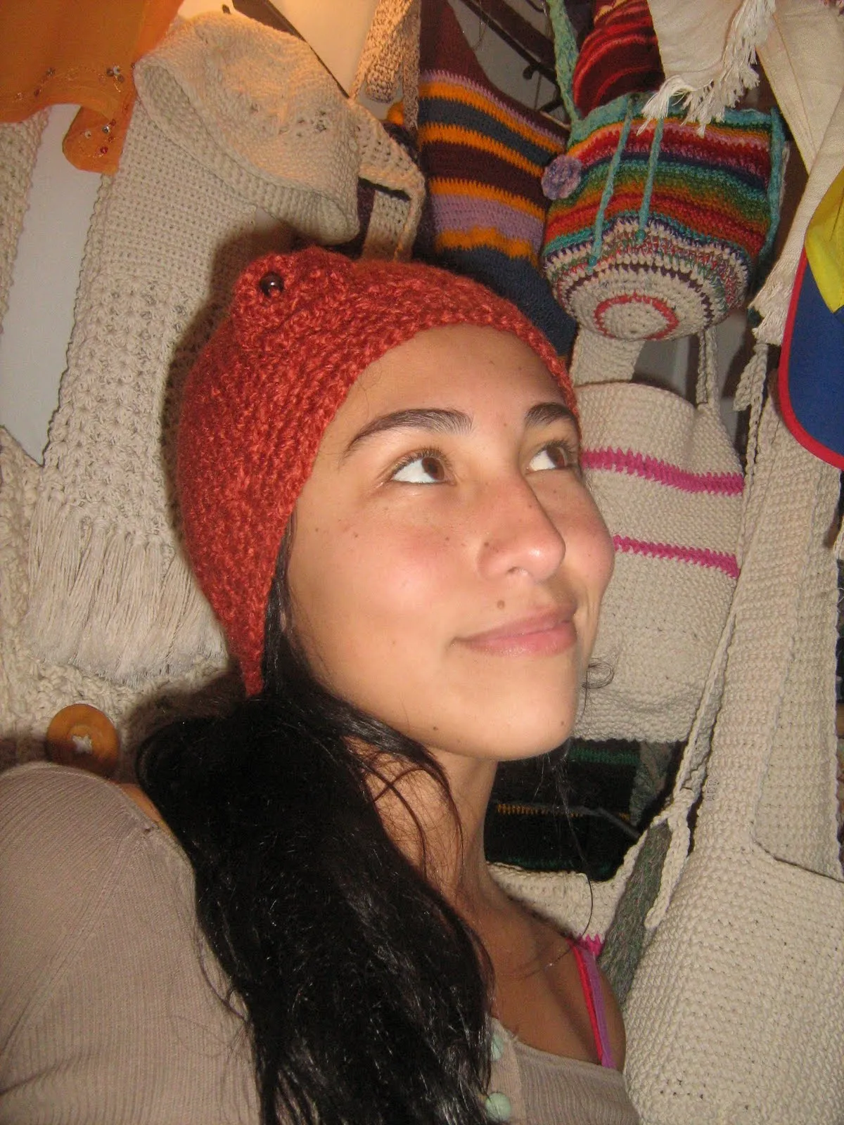 Gorro para dama en hilo crochet con aplique de flor !