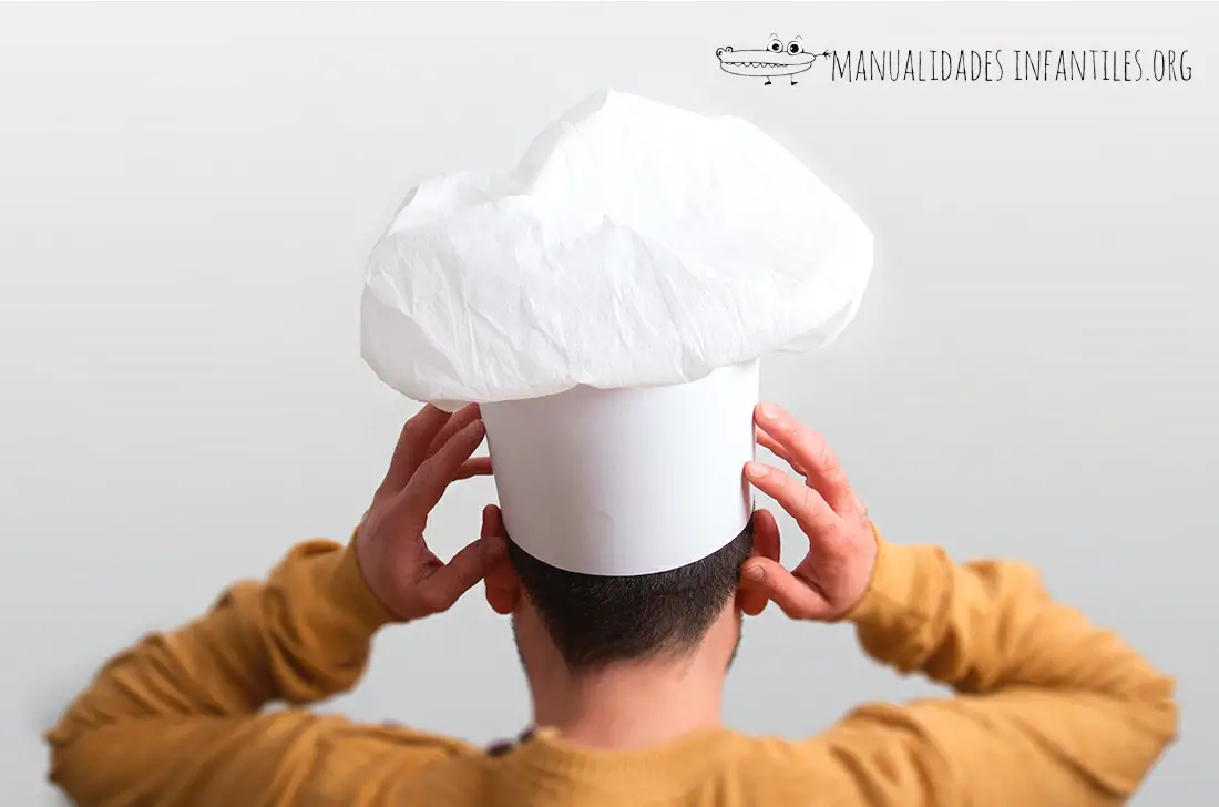 Gorros de cocinero de papel - Manualidades Infantiles