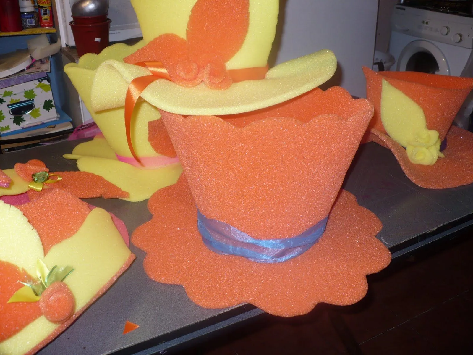 gorros locos de goma eva - Buscar con Google | gorros locos ...