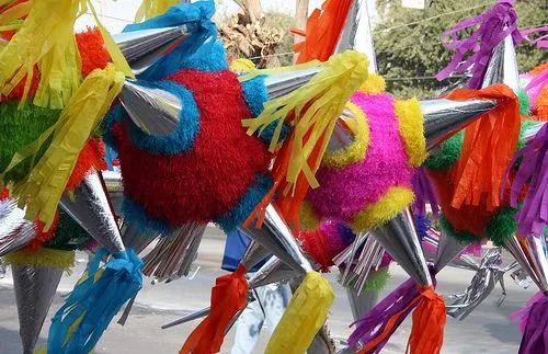 El grafico de Tuxtla: Tradición mexicana de piñatas navideñas ha ...