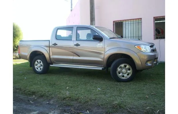 GRAPHICARQ: kit calcos Franja Toyota Hilux 1