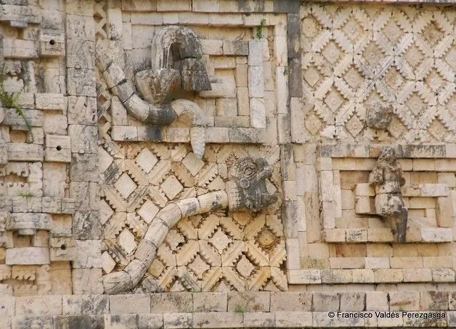 Grecas y serpientes en el Cuadrángulo de las Monjas | Flickr ...