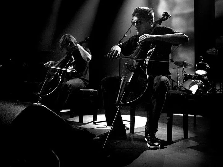 Green Pear Diaries: 2Cellos & Naya Rivera