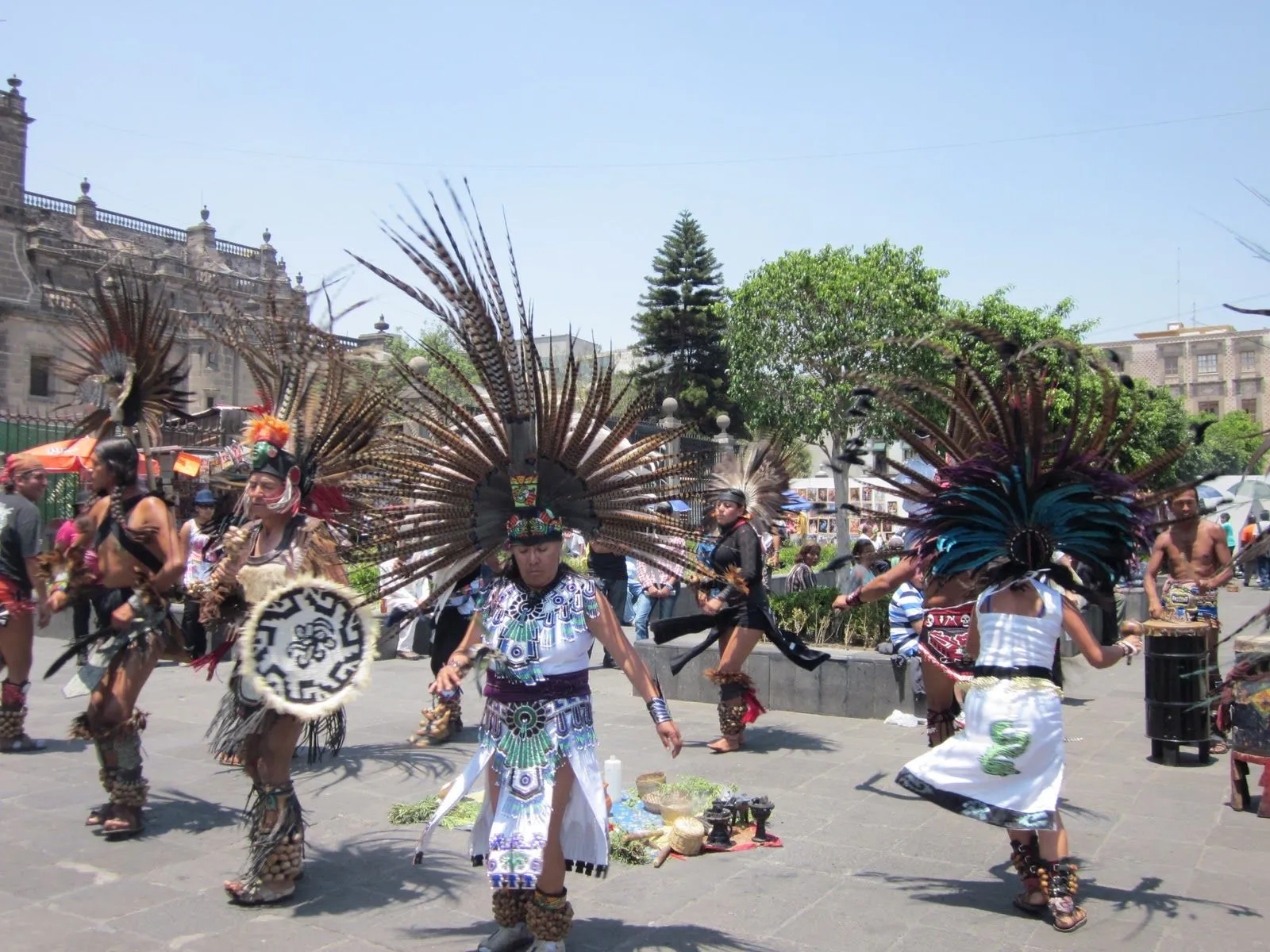 Guia de recorridos turisticos: HISTORIA DE LA DANZA AZTECA