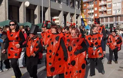 Todo Halloween: disfraces con bolsas de basura