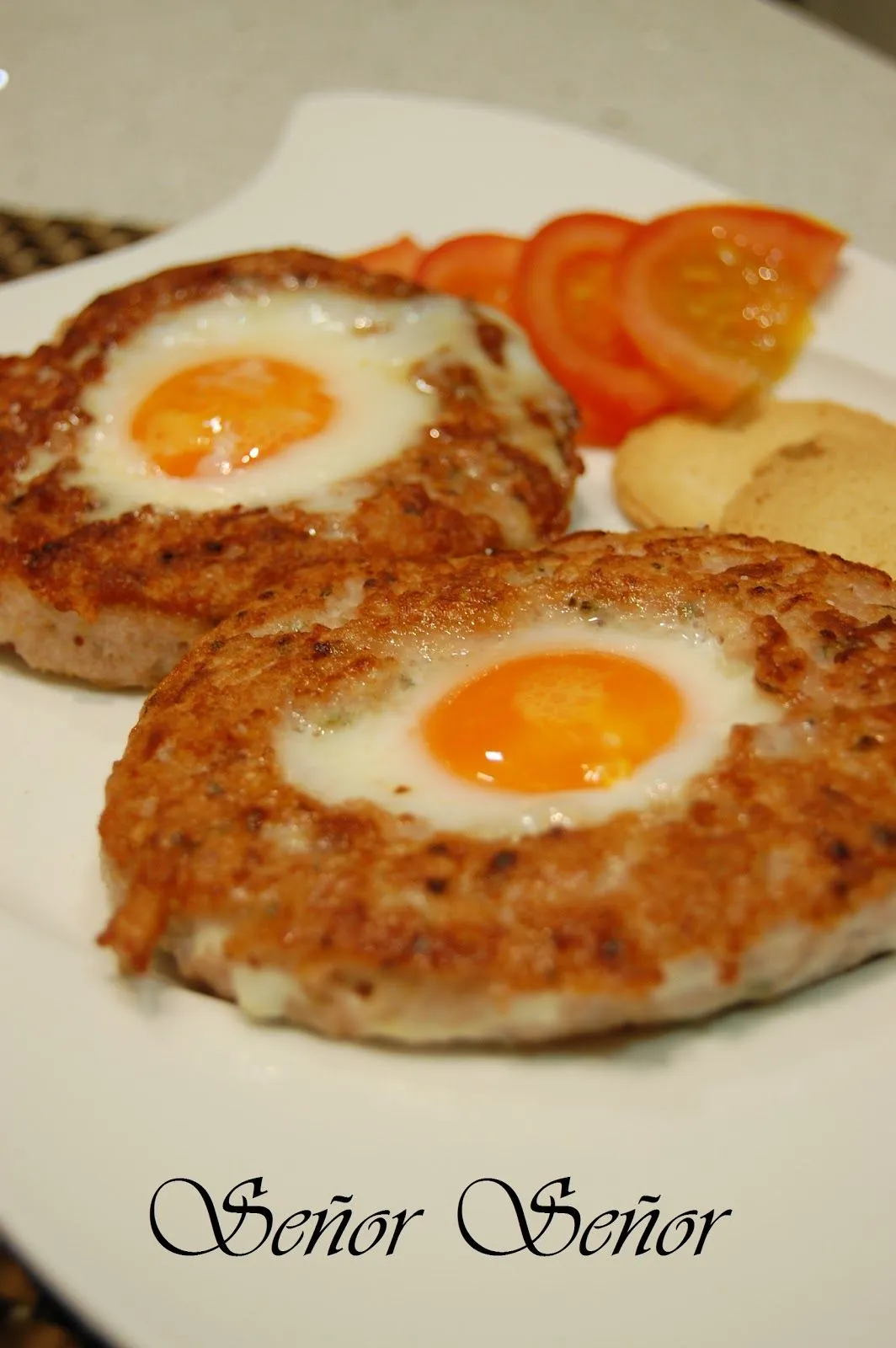 Hamburguesa rellena de huevo frito | Cocinar en casa es facilisimo.com