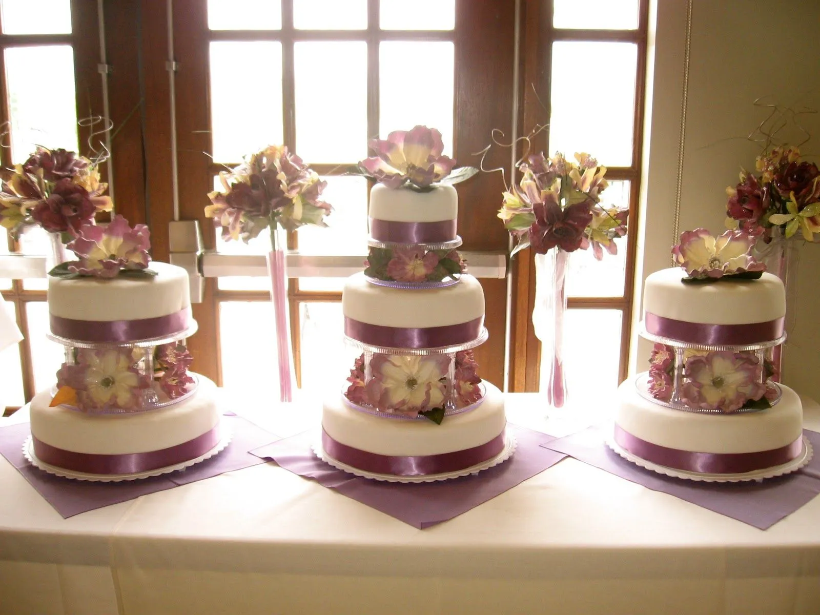 Happy Cake Creations: Wedding / Quinceanera Cakes, FONDANT FINISH ONLY