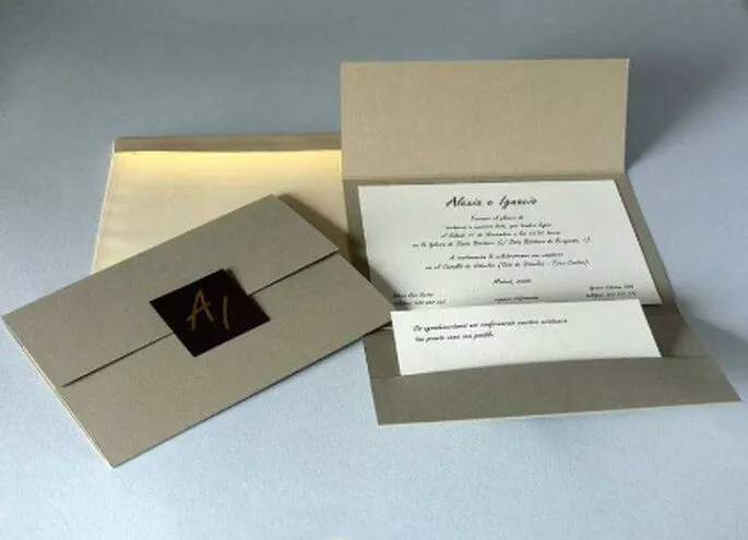 Haz las invitaciones de tu boda en color dorado