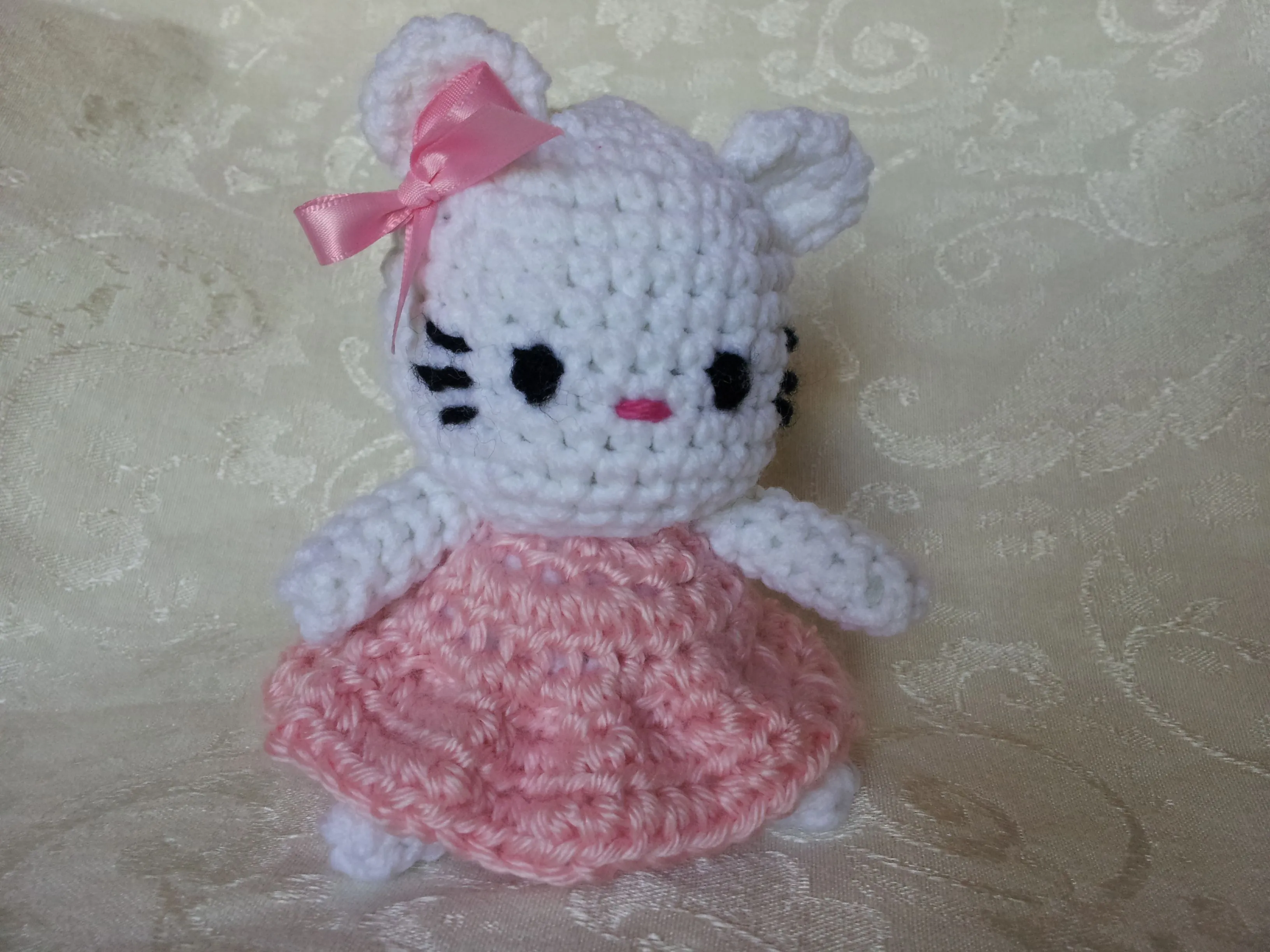 Hello Kitty crochet pattern | vennagreen