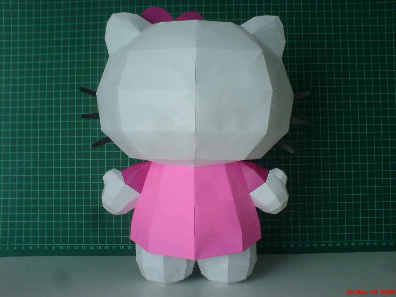 Hello Kitty | PaperBotz