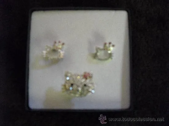 HELLO KITTY PENDIENTES Y ANILLO DE BRILLANTES (No Coleccionables)