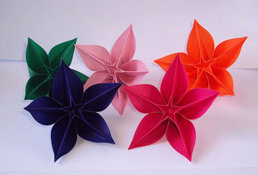 flor en origami | Aprender manualidades es facilisimo.