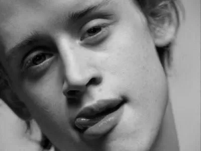 ELLA , es un hermoso lìo: Macaulay Culkin