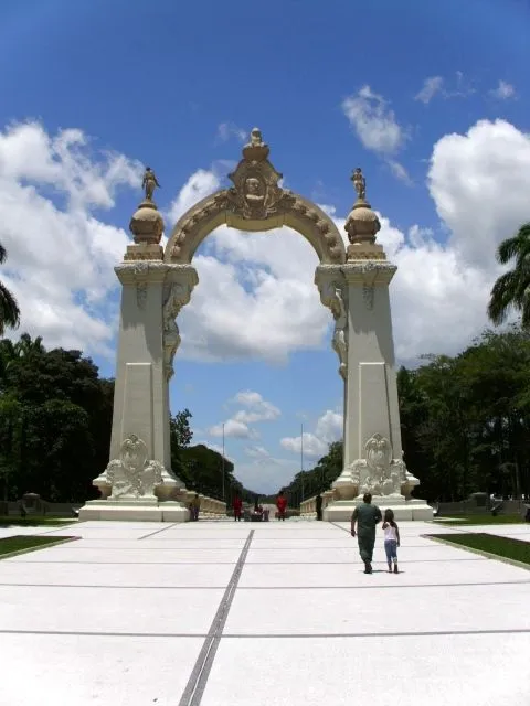 Heroes en Uniforme - Uniforme Militar Venezolano: El Monumento de ...