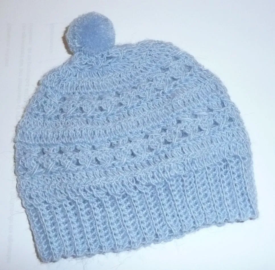 hice este gorrito de bebe para hacer juego con la chaquetita de cuello ...