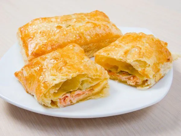 Hojaldre relleno de salmón. Recetas para niños