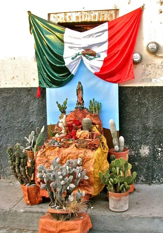 HOLA NECESITO IDEAS, COMO ARREGLAR ALTAR A LA VIRGEN DE GUADALUPE