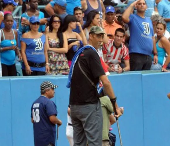 El hombre más alto del mundo estaba ayer en el Latino | Cubadebate