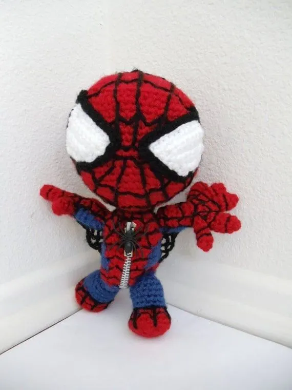 Hombre Araña Sackboy Amigurumi muñeco tejido al por YarrrnIt