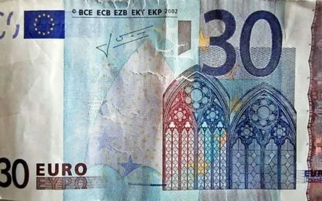 Un hombre consigue pagar con un billete de 30 euros | Economía ...