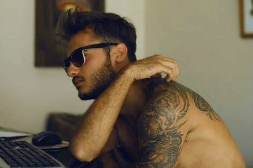hombres guapos con barba y lentes - Buscar con Google | Personal ...