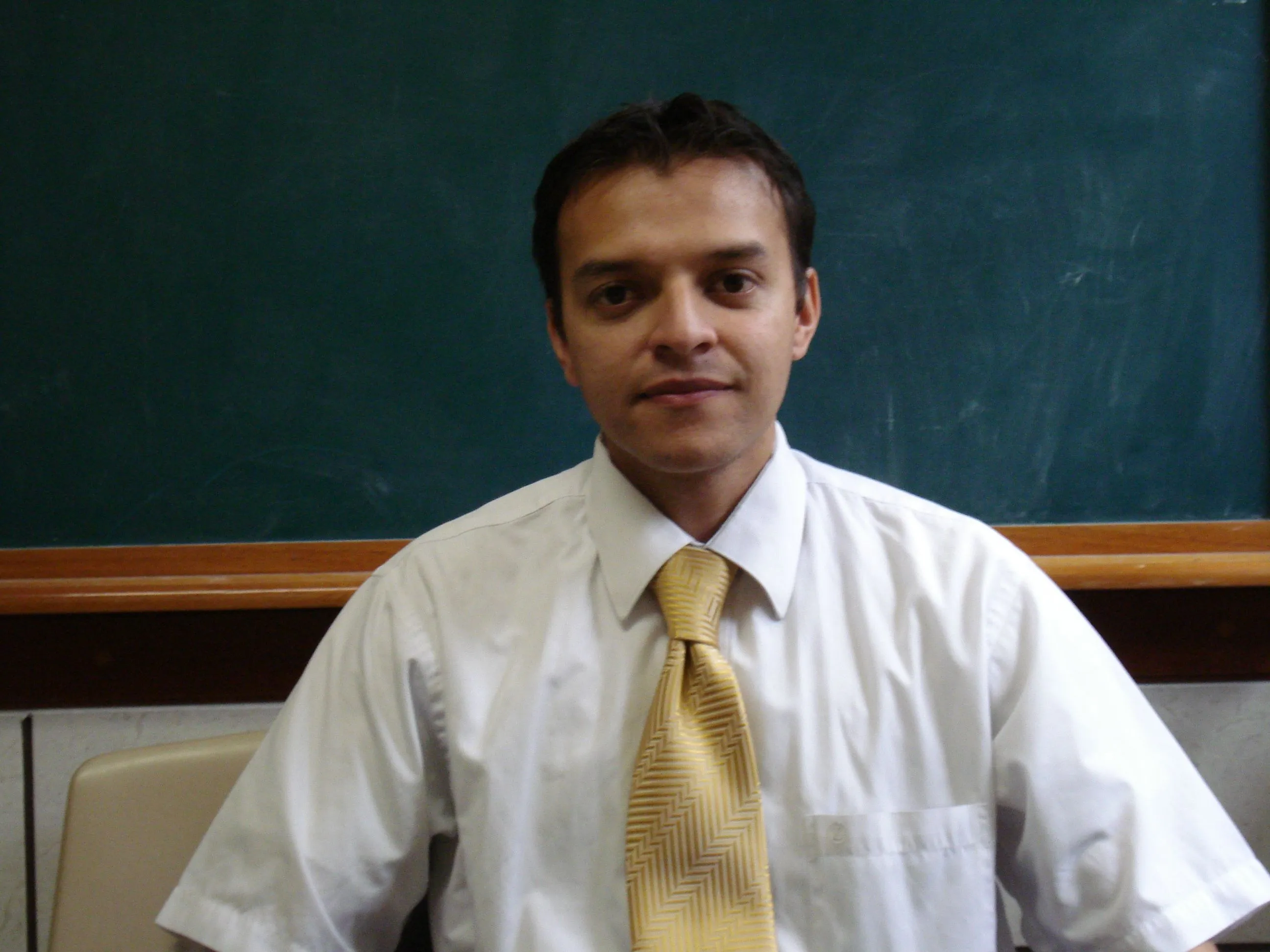 Hombres Jovenes | Barrio Minerva