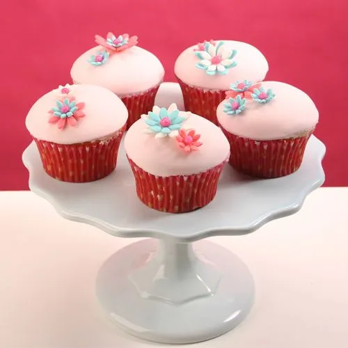 How-To Cover a Cupcake in Rolled Fondant | shopcountrykitchen