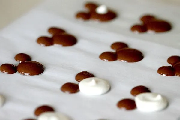 How to (easily) Make Mickey Mouse Custom Chocolate Silhouettes ...