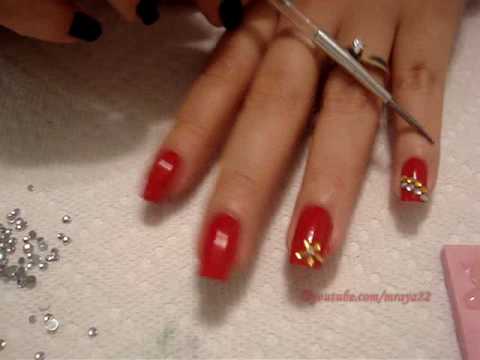 Uñas rojas con piedras - Imagui