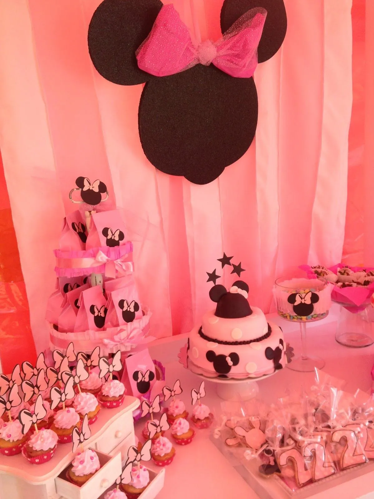 Ideas Etc: Mesa rosa de Minnie Mouse