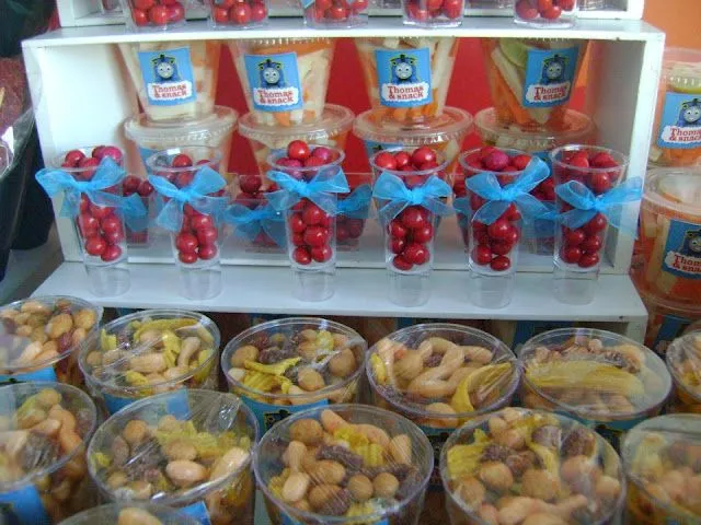 Ideas para tus Fiestas Infantiles: Candy bar Thomas en Carreta