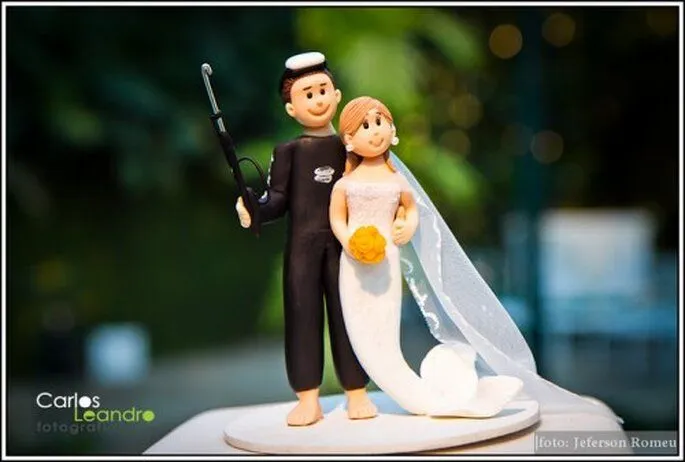 Ideas para personalizar las figuras de novios en tu pastel de boda