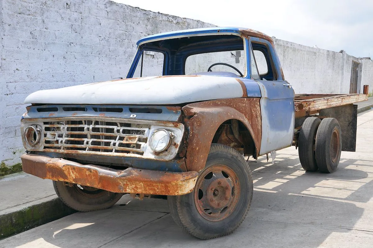 Idool Camioneta Ford viejita y abandonada (7 fotos gratis)