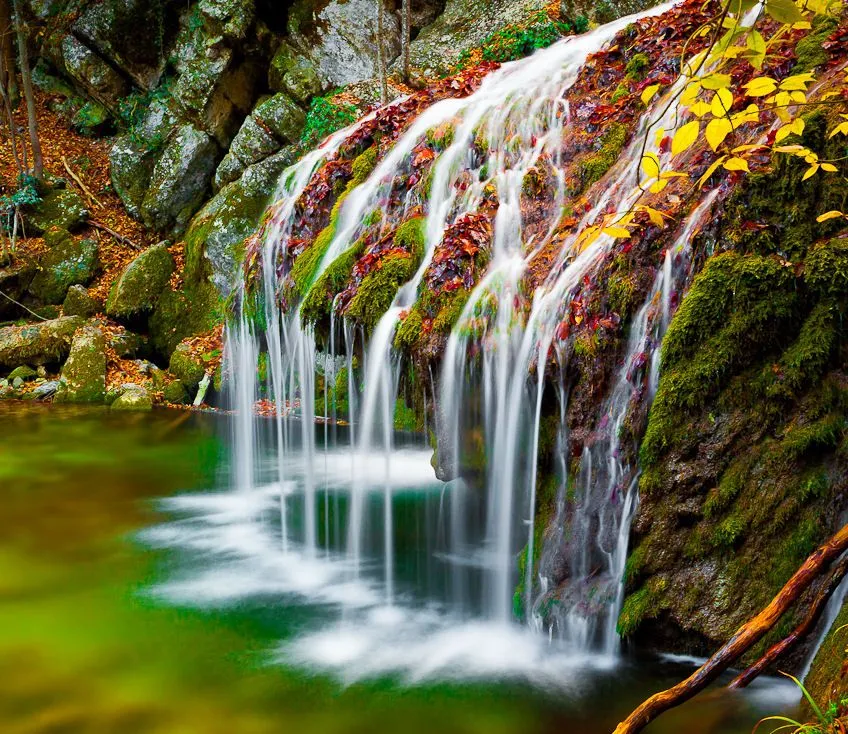 idool Cascadas Jur Jur en Crimea, Ucrania. - Waterfalls