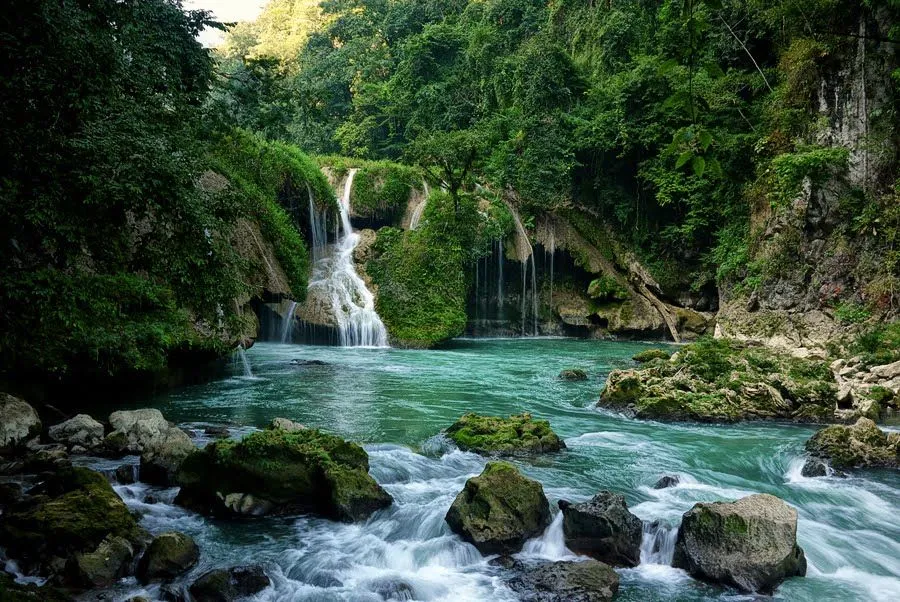 Un hermoso paraíso en Semuc Champey, Guatemala | Banco de Imagenes