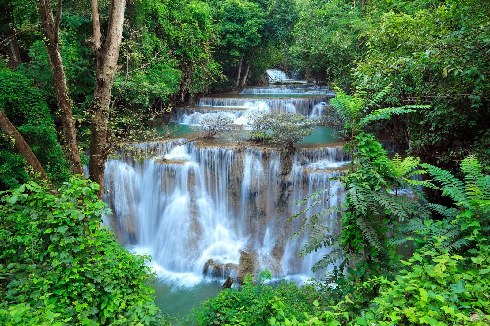 Idool Impresionantes cascadas de aguas transparentes en ...