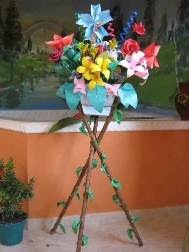 Imagen arreglo floral...flores en origami - grupos.