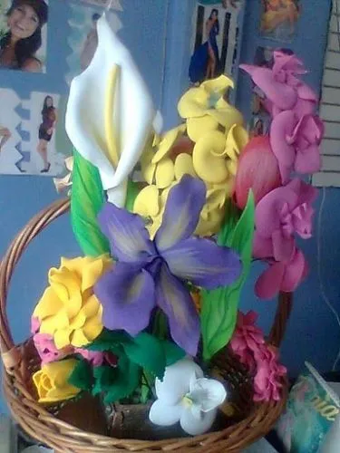 Imagen canasta con flores de fomi - grupos.emagister.com