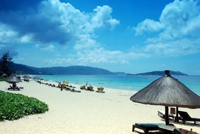 La bahía de Yalong, una playa paradisíaca en China