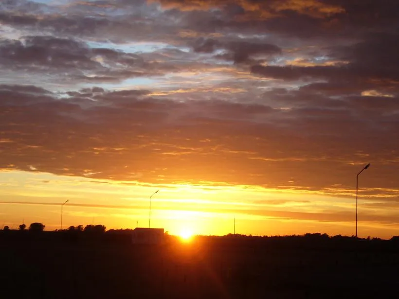 Aquí esta tu imagen.: "Amanecer en el campo"