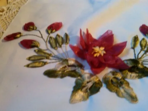 Imagen Servilleta bordada con listón - grupos.emagister.com