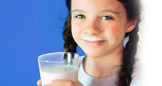 Niño tomando leche dibujar - Imagui