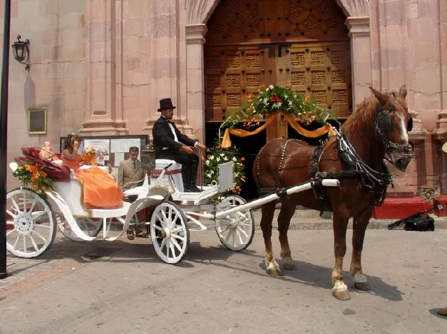 Carretas con caballos para bodas - Imagui